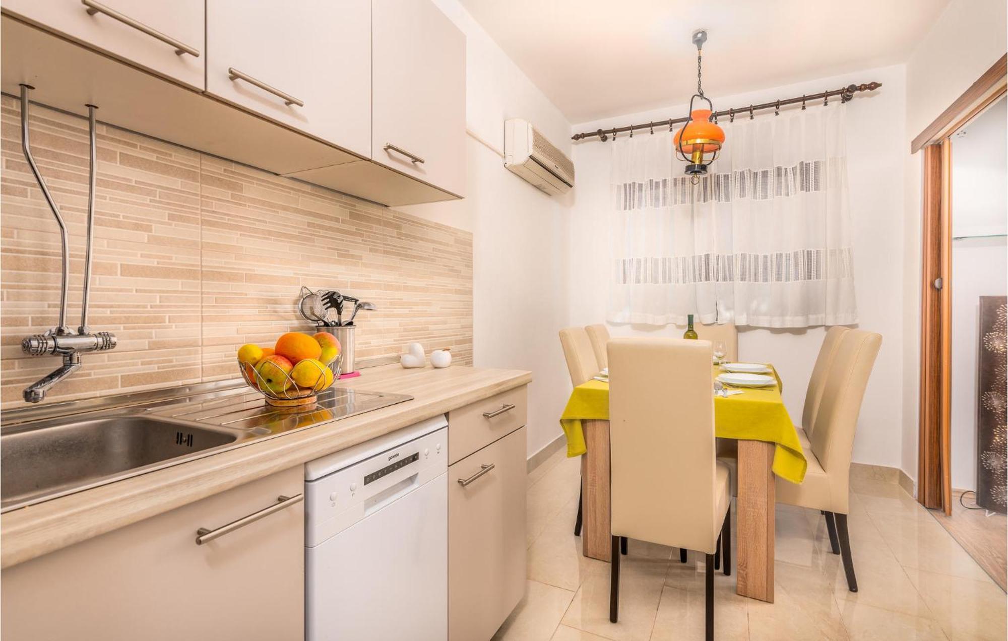 3 Bedroom Nice Apartment In Krk 克尔克 外观 照片