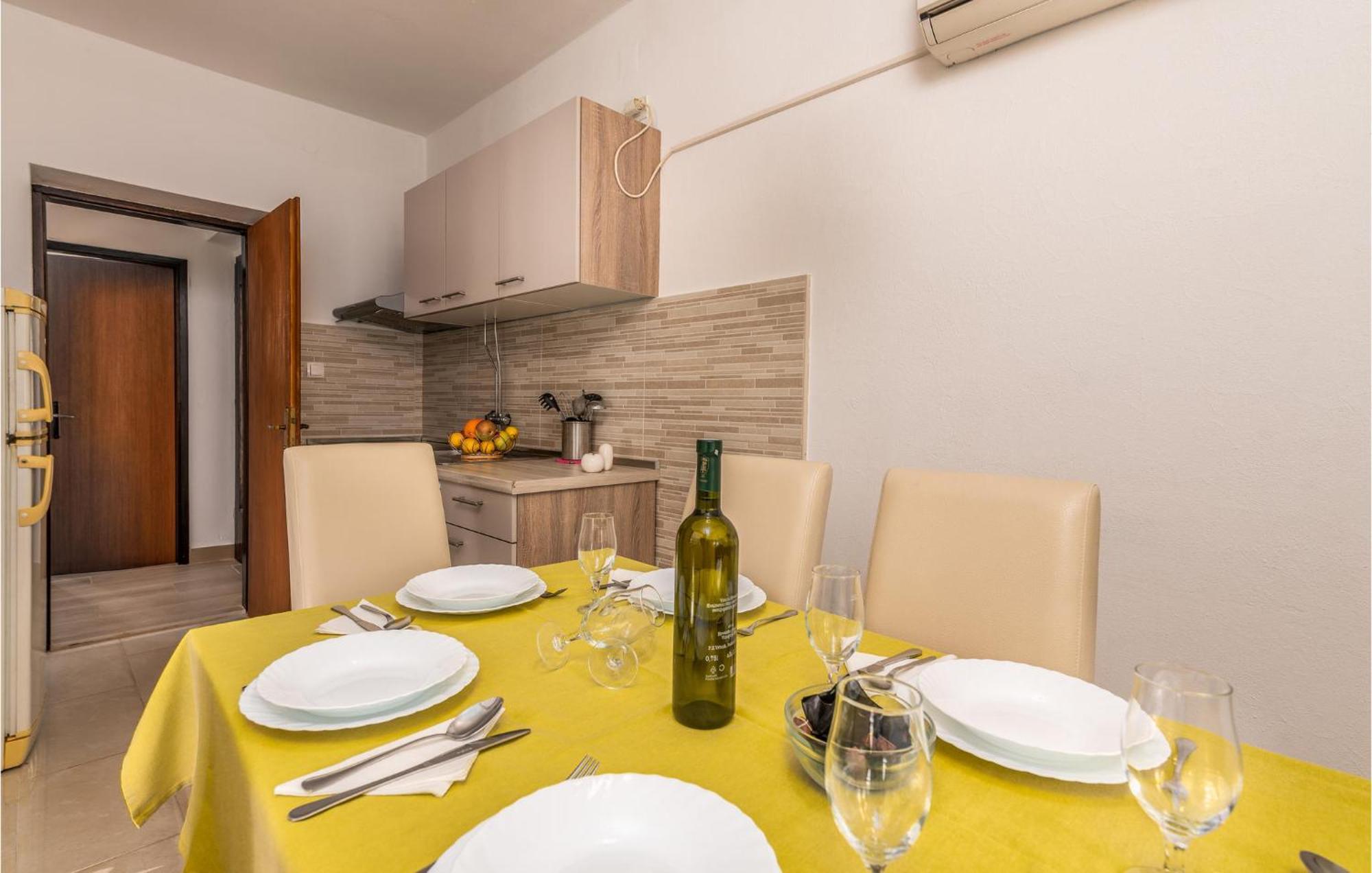 3 Bedroom Nice Apartment In Krk 克尔克 外观 照片