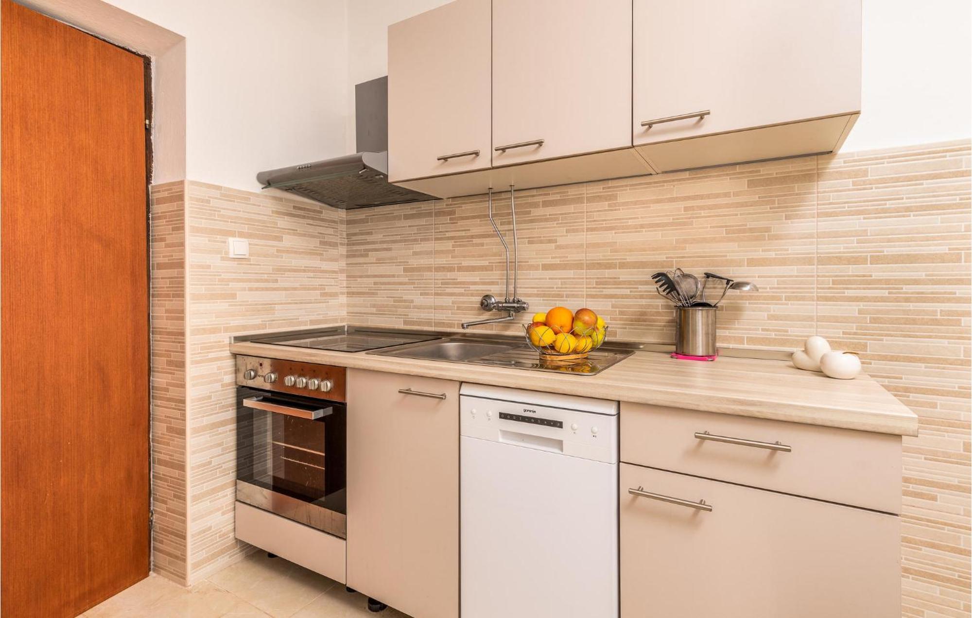 3 Bedroom Nice Apartment In Krk 克尔克 外观 照片