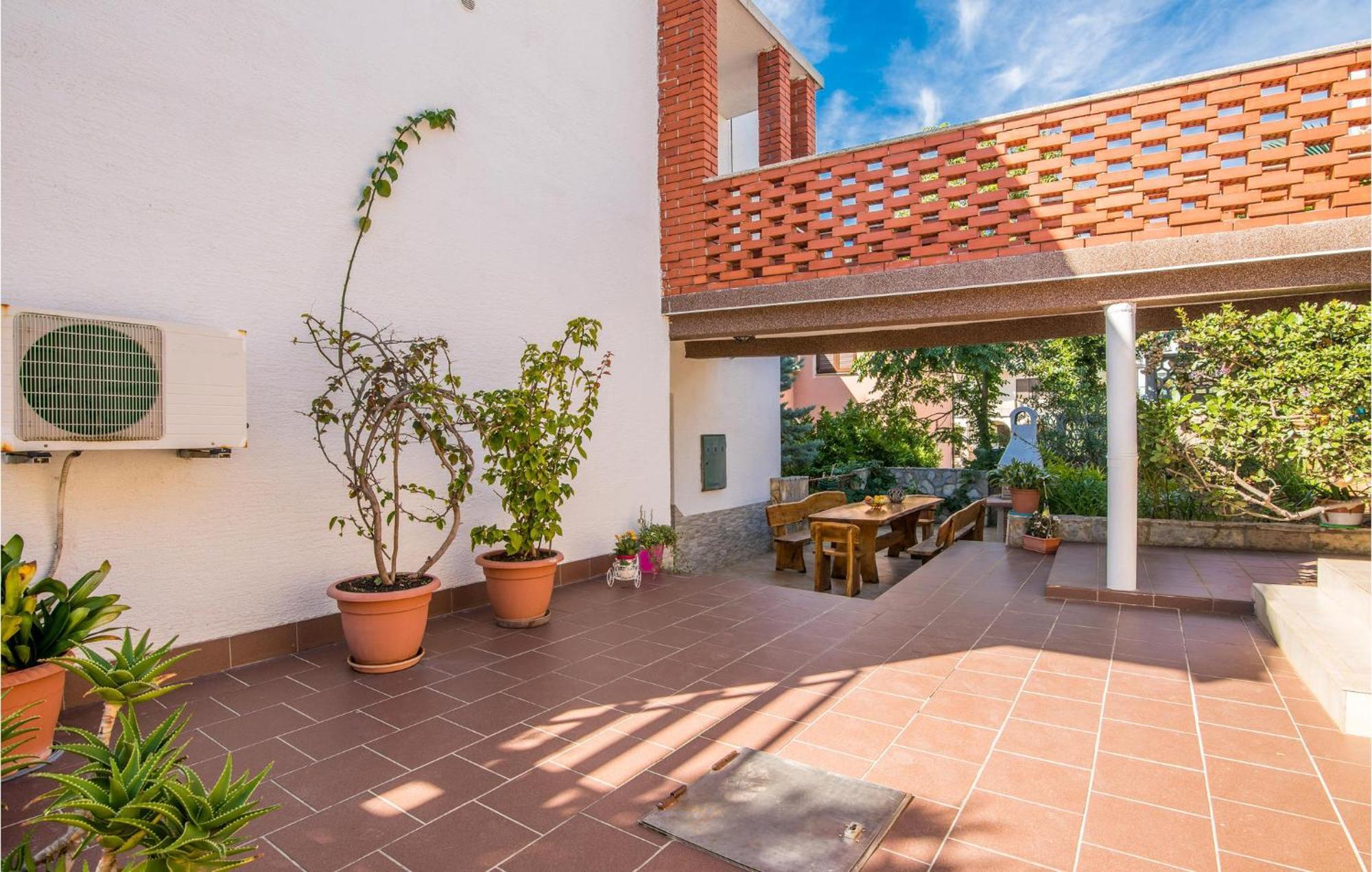 3 Bedroom Nice Apartment In Krk 克尔克 外观 照片