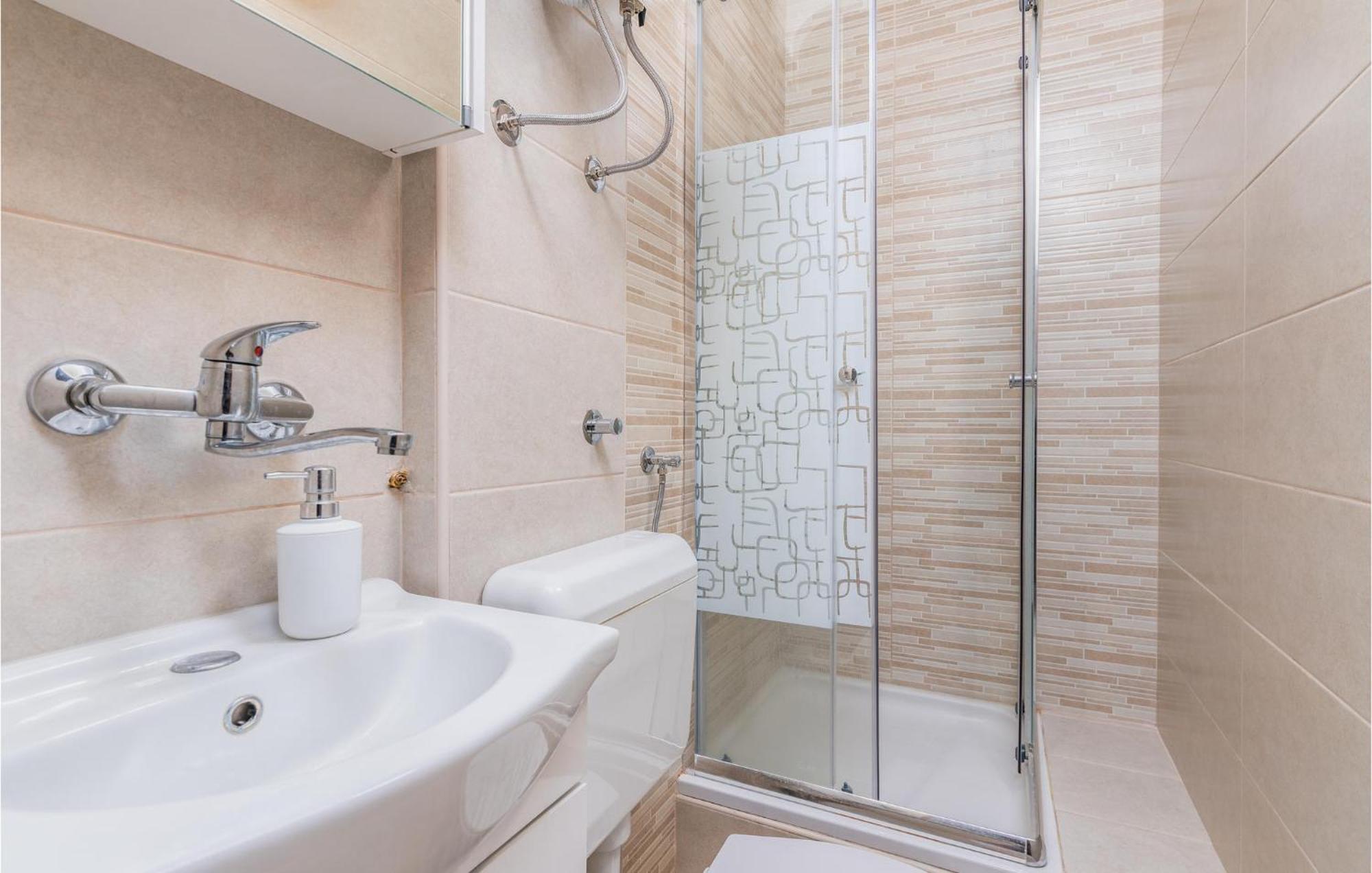 3 Bedroom Nice Apartment In Krk 克尔克 外观 照片